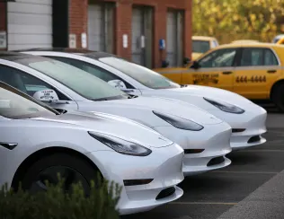 3 electric vehicles parket